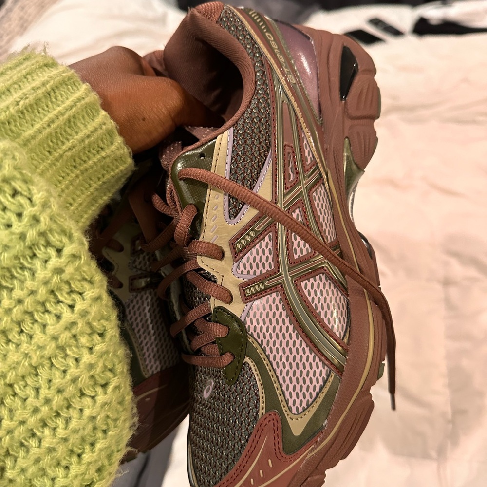 Maroon, green ASICS - Picture 2 of 4